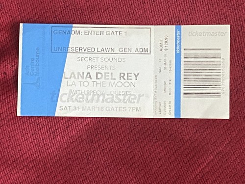 Lana del rey used - del, concert